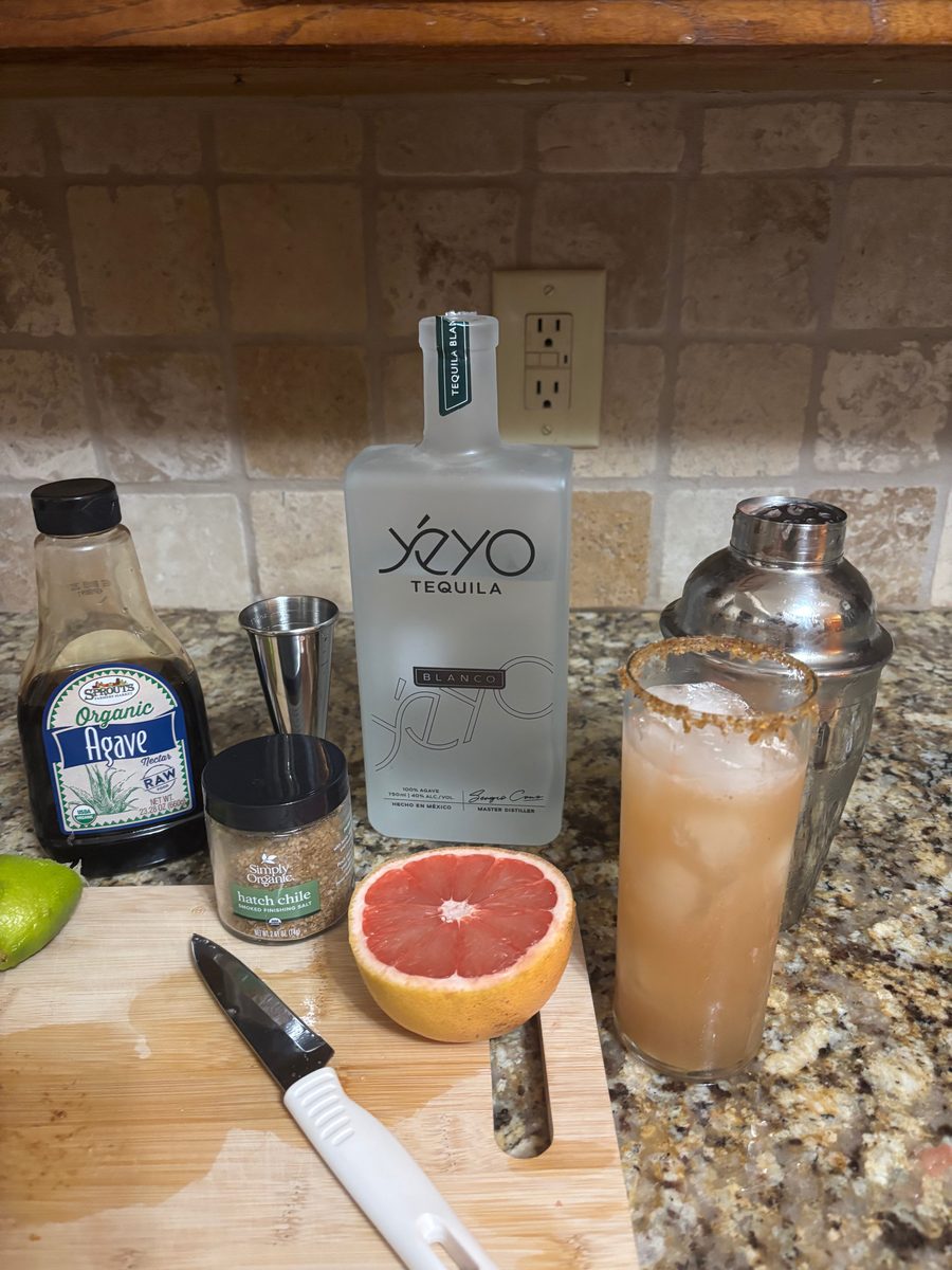 Yeyo cocktail with grapefruit
